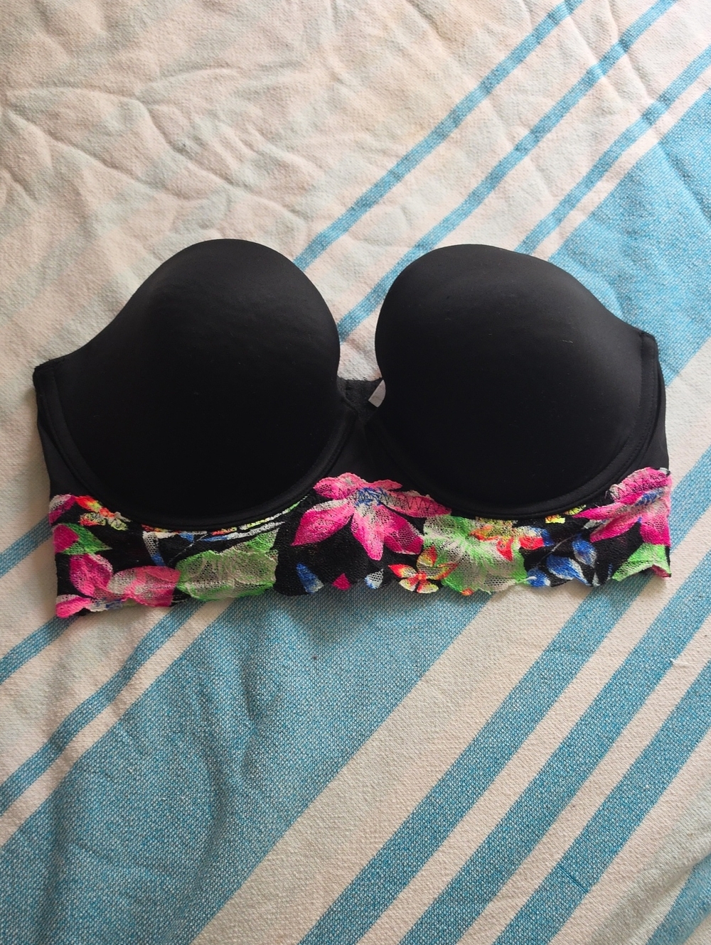 Black Floral Strapless Push-Up Bra